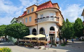 City Hotel